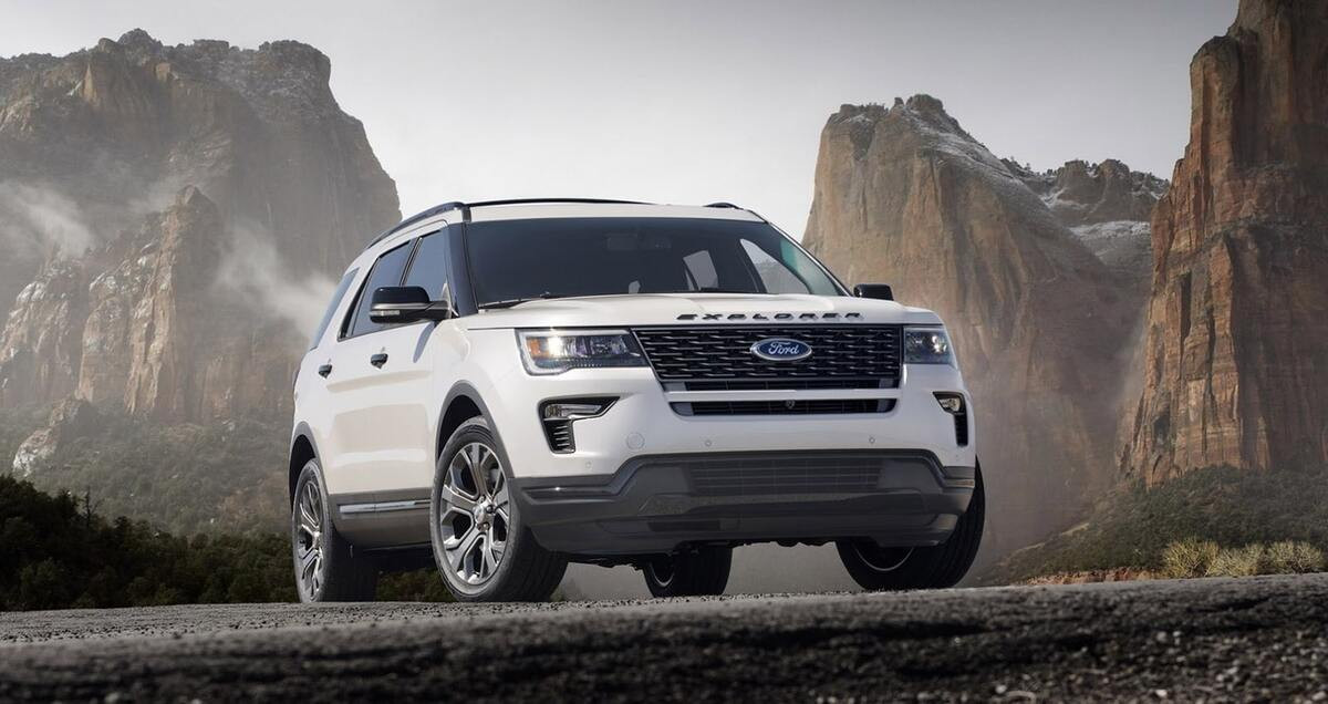 Ford Explorer 2019 góc cạnh với thiết kế thể thao mạnh mẽ