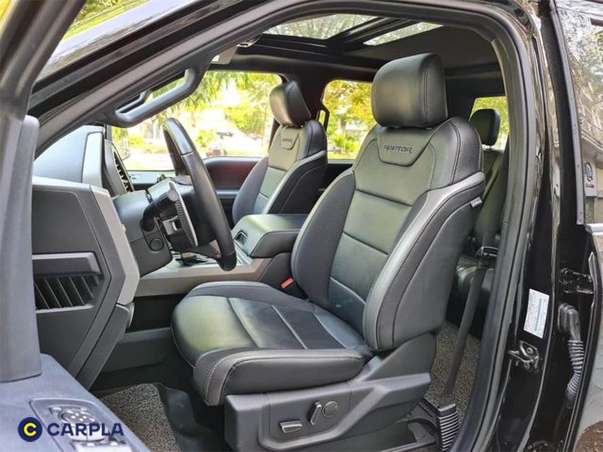 Ghế ngồi bọc da cao cấp trên Ford Raptor 2023