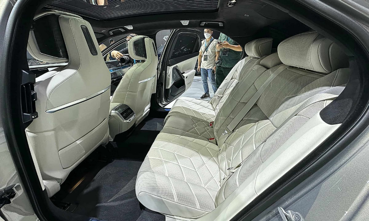 Ghế sau BMW i7