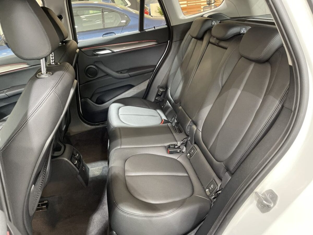 Hàng ghế BMW X1 bọc da Sensatec
