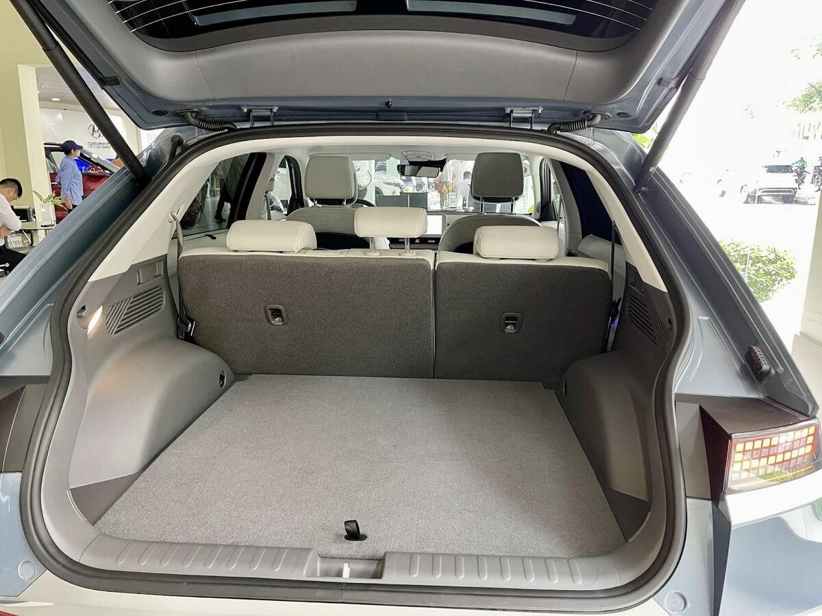 Hàng ghế và khoang hành lý rộng rãi của Hyundai Ioniq 5