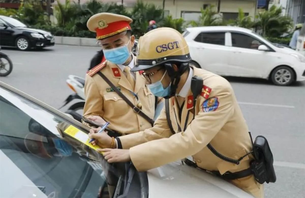 Hình ảnh minh họa lỗi không tuân thủ vạch kẻ đường
