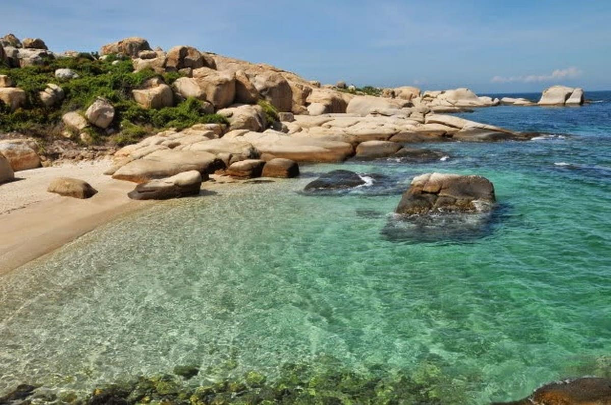 Hoạt động đi thuyền trên đảo Phú Quý