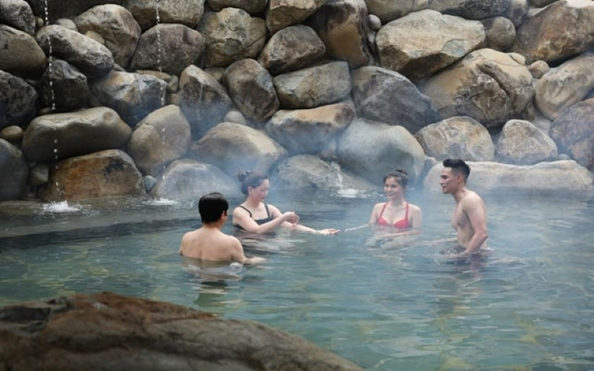 Hoạt động vui chơi tại Điện Biên