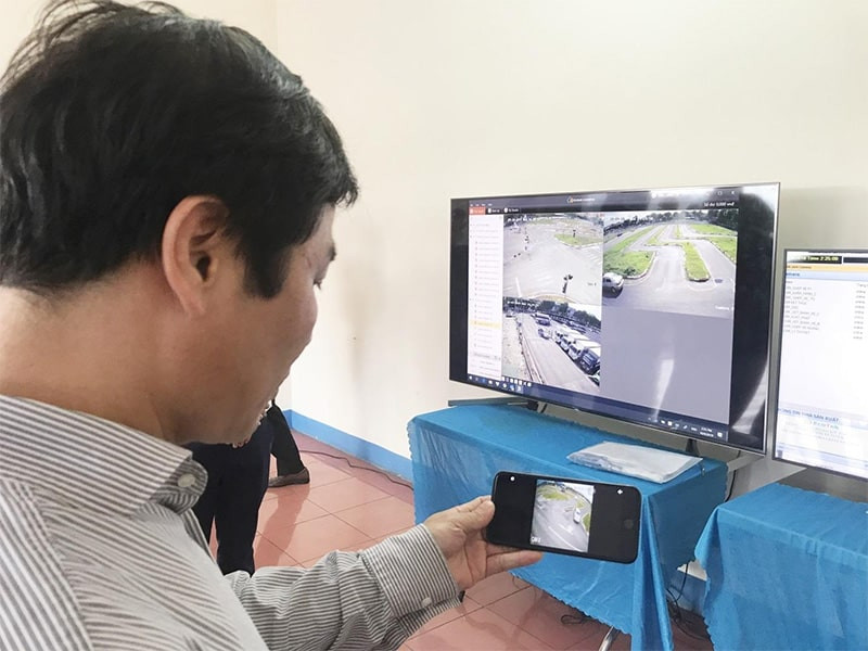 Học viên thực hành lái xe trên cabin mô phỏng