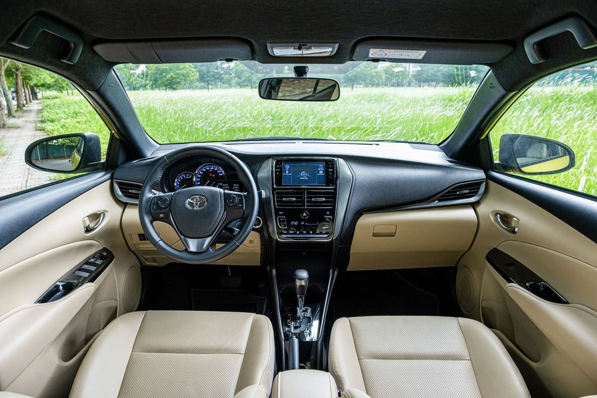 Khoảng cách giữa hai hàng ghế của Yaris rất rộng