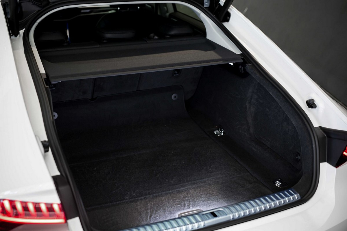 Khoang hành lý rộng rãi của Audi A7 2025