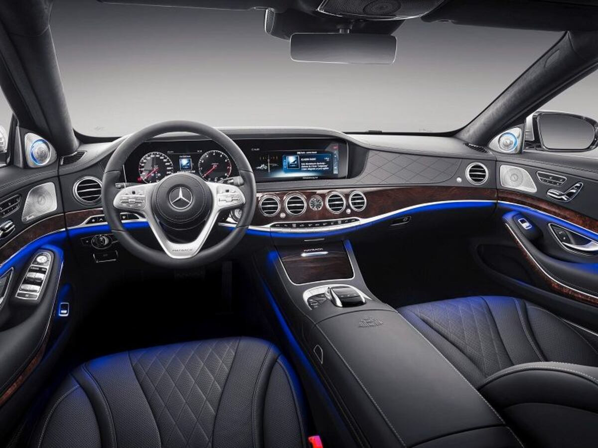 Khoang lái hiện đại của Maybach S600
