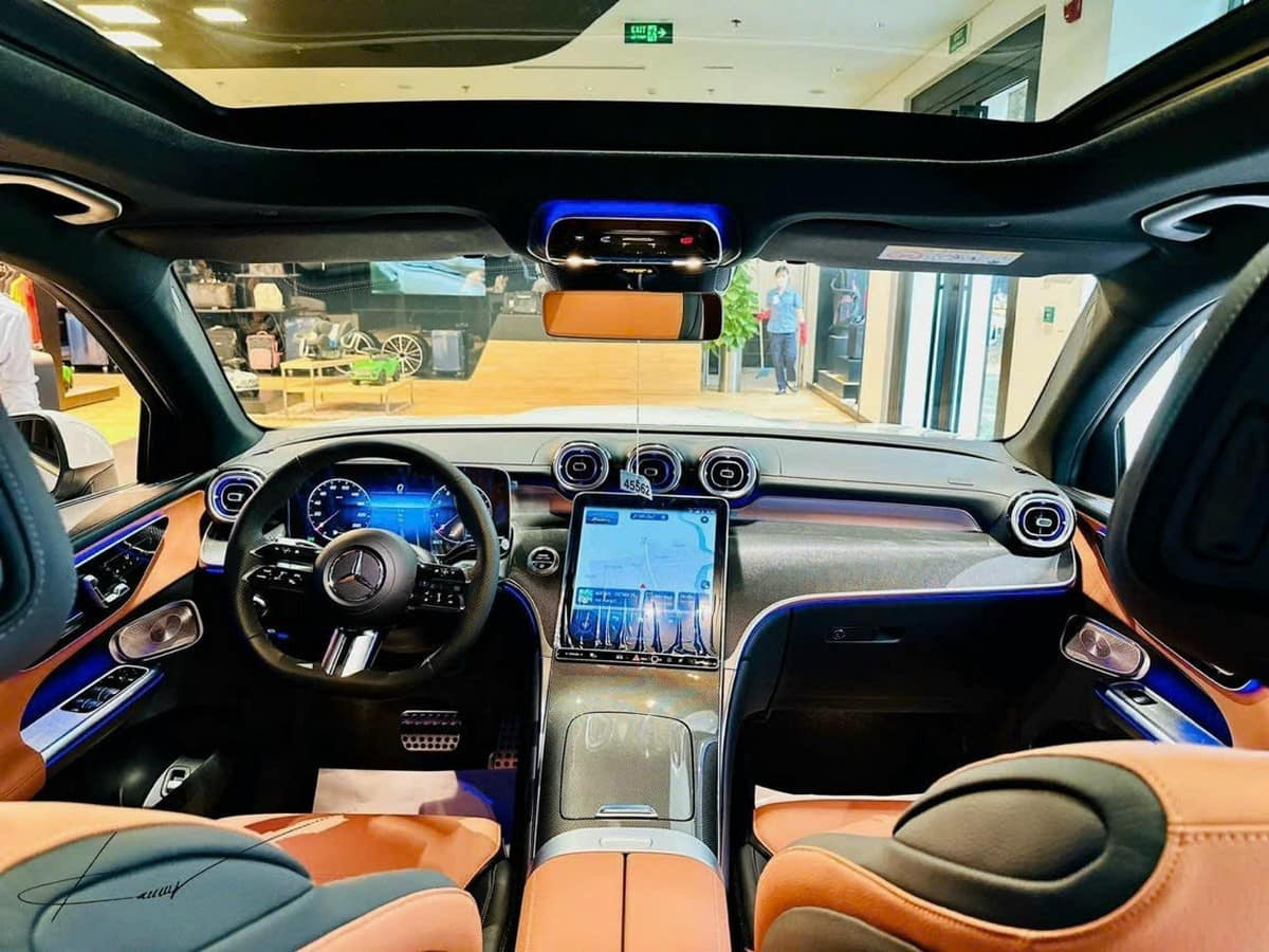Khoang lái hiện đại của Mercedes GLC