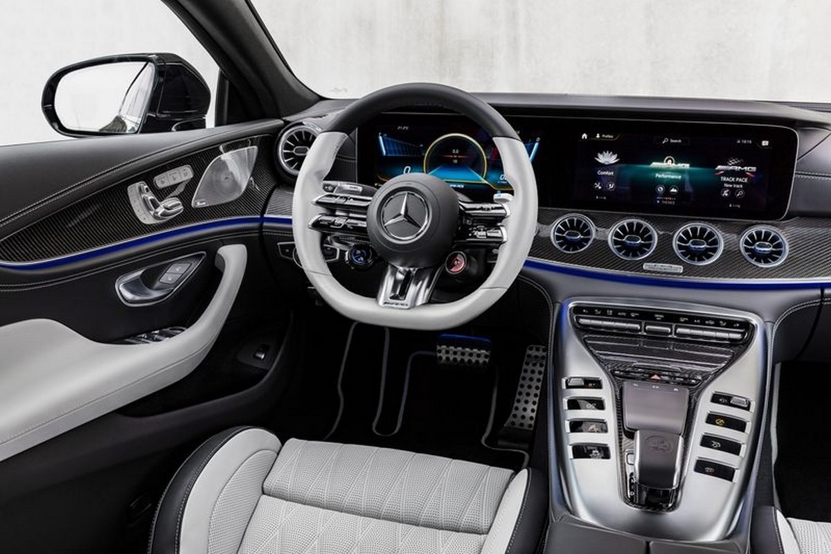 Khoang lái Mercedes-AMG GT Coupe