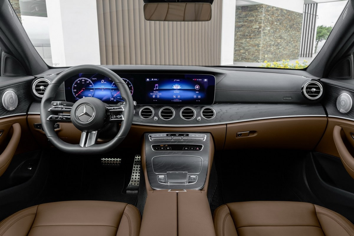 Khoang lái Mercedes E-Class