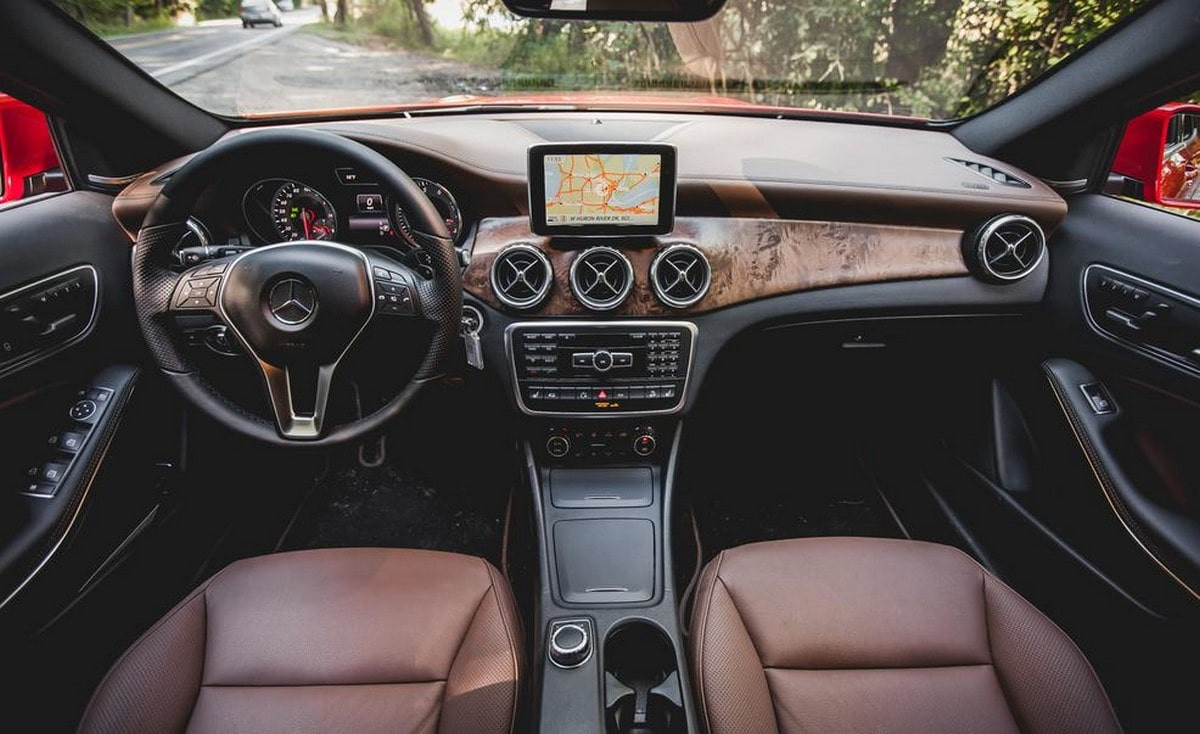 Khoang lái Mercedes GLA