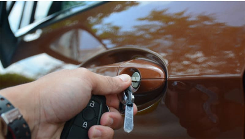 Khởi động xe khi chìa khóa thông minh hết pin