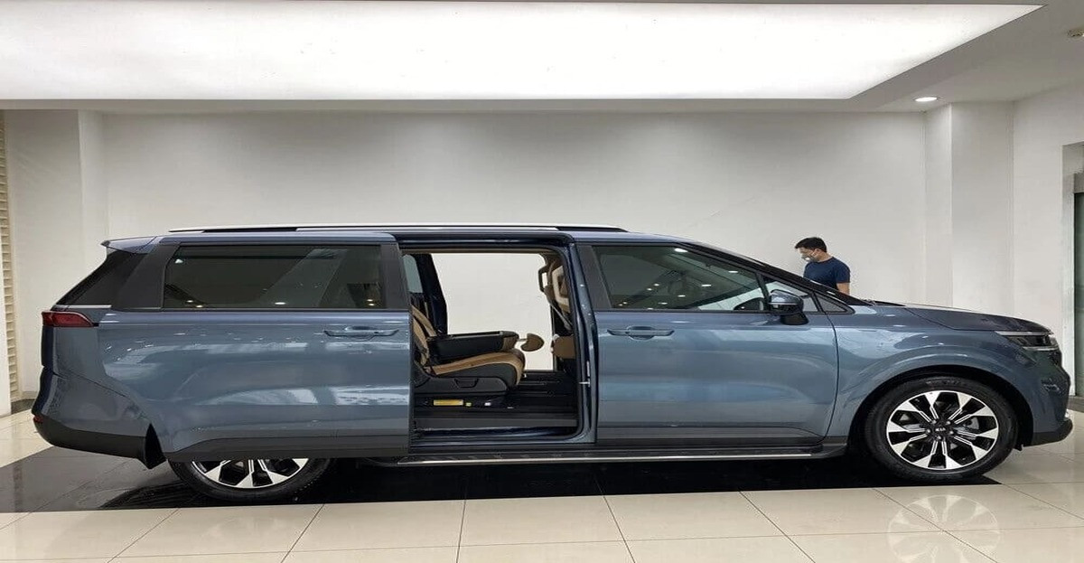 KIA Carnival