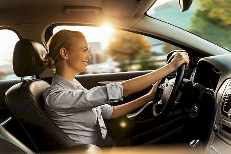 Lái xe với tốc độ hợp lý tránh được xe ô tô lún sâu vào bùn lầy