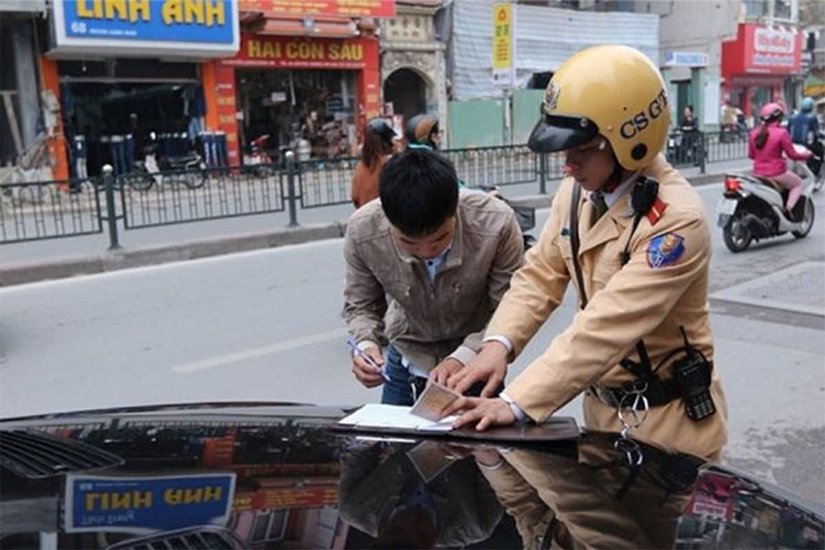 Lập biên bản vi phạm giao thông