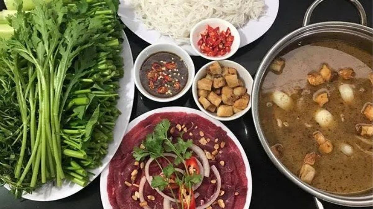 Lẩu bò nhúng mắm ruốc