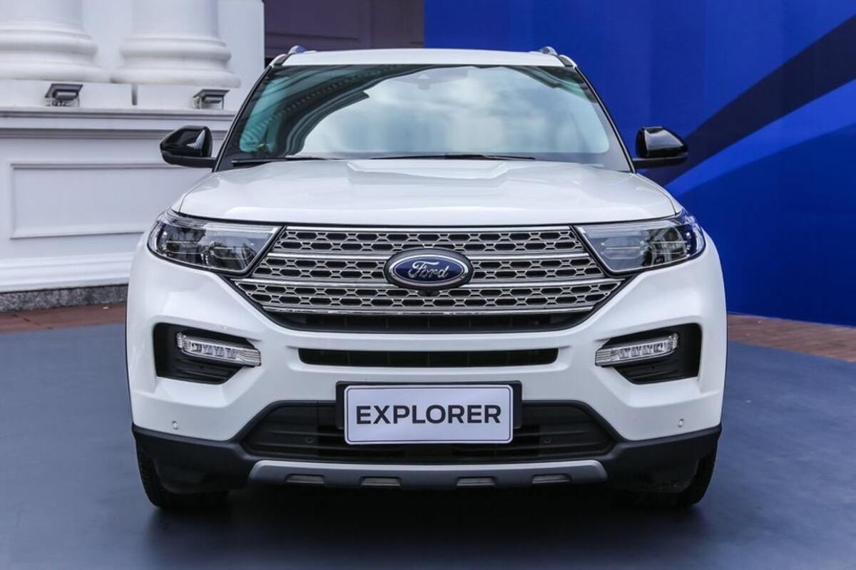 Lưới tản nhiệt dạng mắt cáo của Ford Explorer 2022