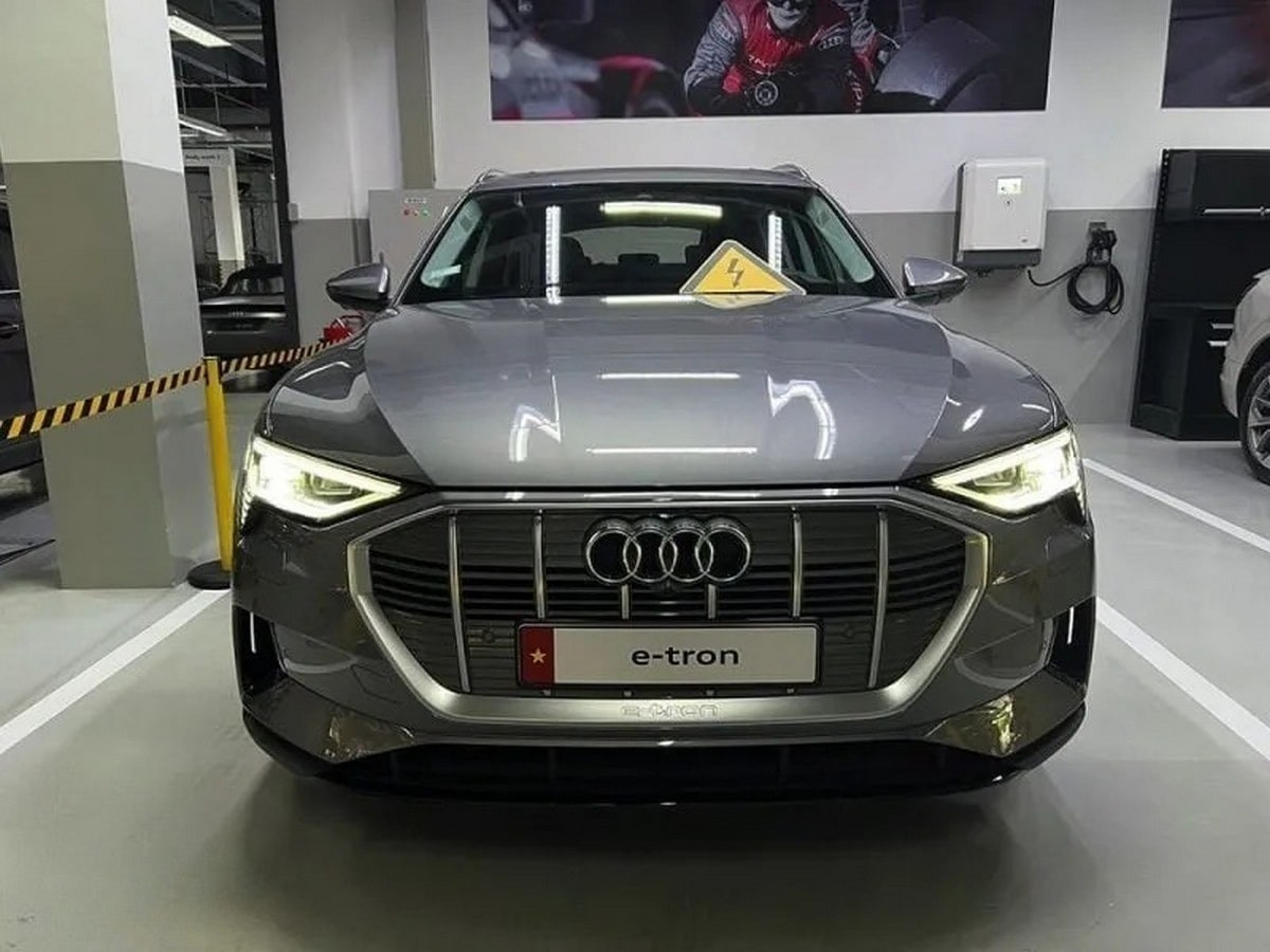 Lưới tản nhiệt Singleframe hình bát giác đặc trưng của Audi E-tron