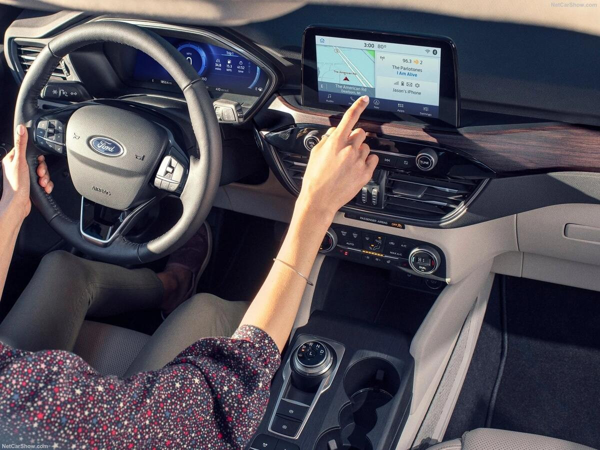 Màn hình điều khiển trung tâm 8 inch trên Ford Escape 2020