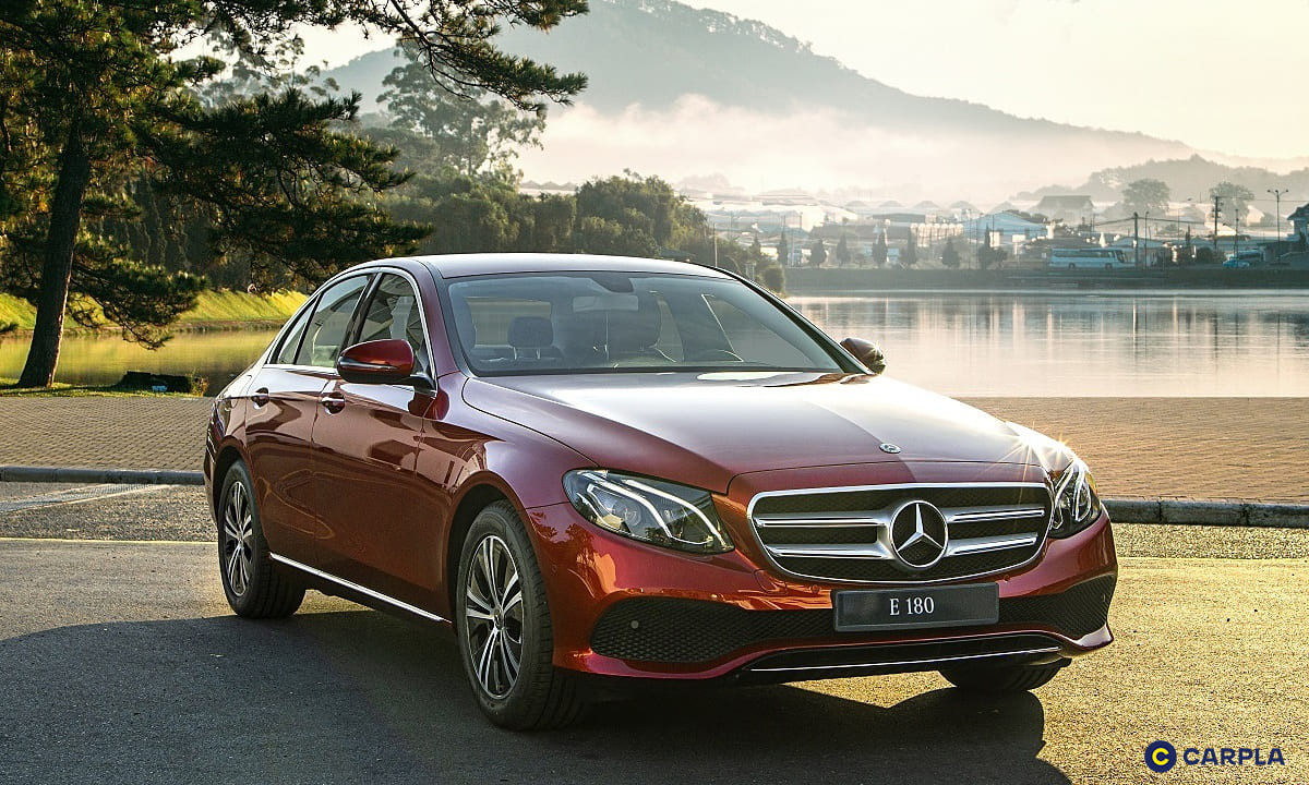 Mercedes E 180 thuộc phân khúc sedan hạng sang cỡ trung