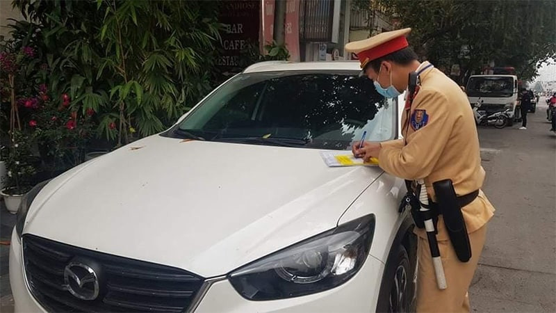 Mức phạt ô tô khi dừng không có tín hiệu