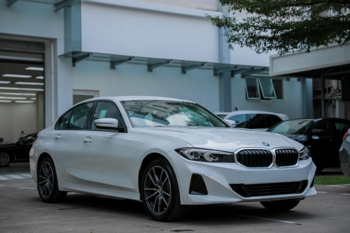 Ngoại thất BMW 320i