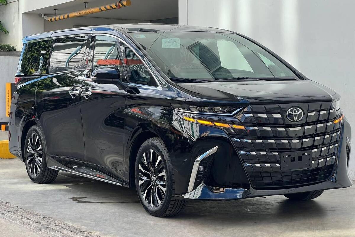 Ngoại thất đầu xe Toyota Alphard 2025