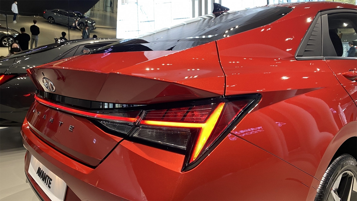 Ngoại thất đuôi xe Hyundai Avante 2021