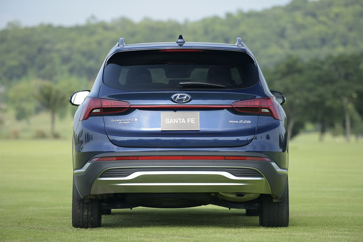 Ngoại thất đuôi xe SantaFe
