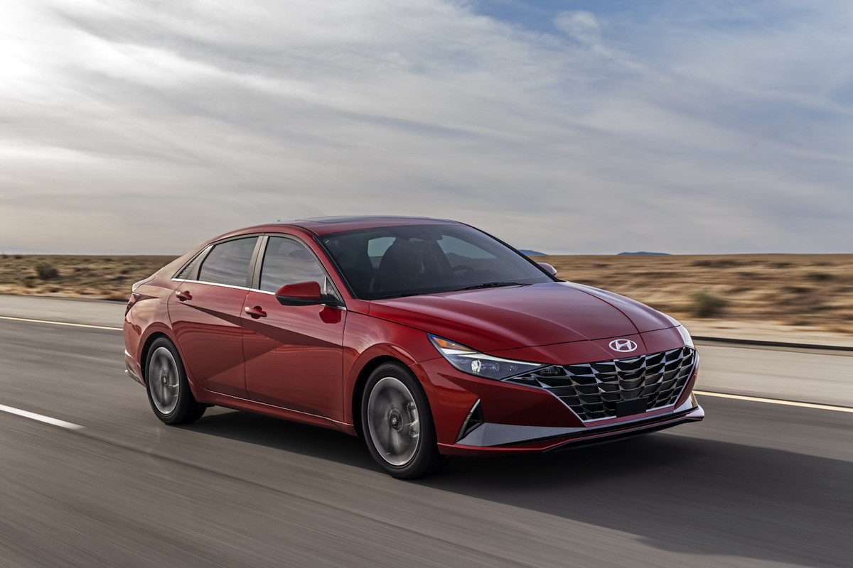 Ngoại thất Hyundai Elantra 2021