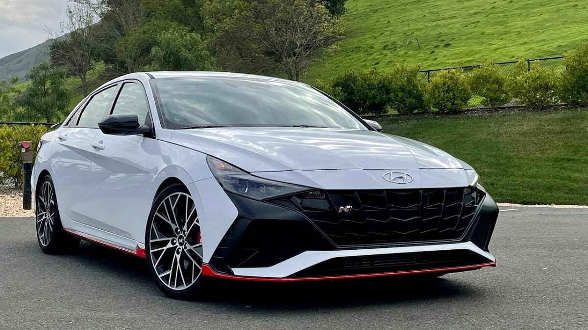 Ngoại thất Hyundai Elantra 2023