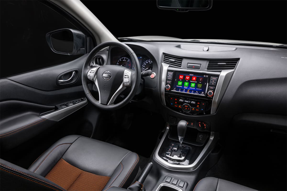 Nhiều tiện nghi hiện đại được tích hợp trên Nissan Navara 2020