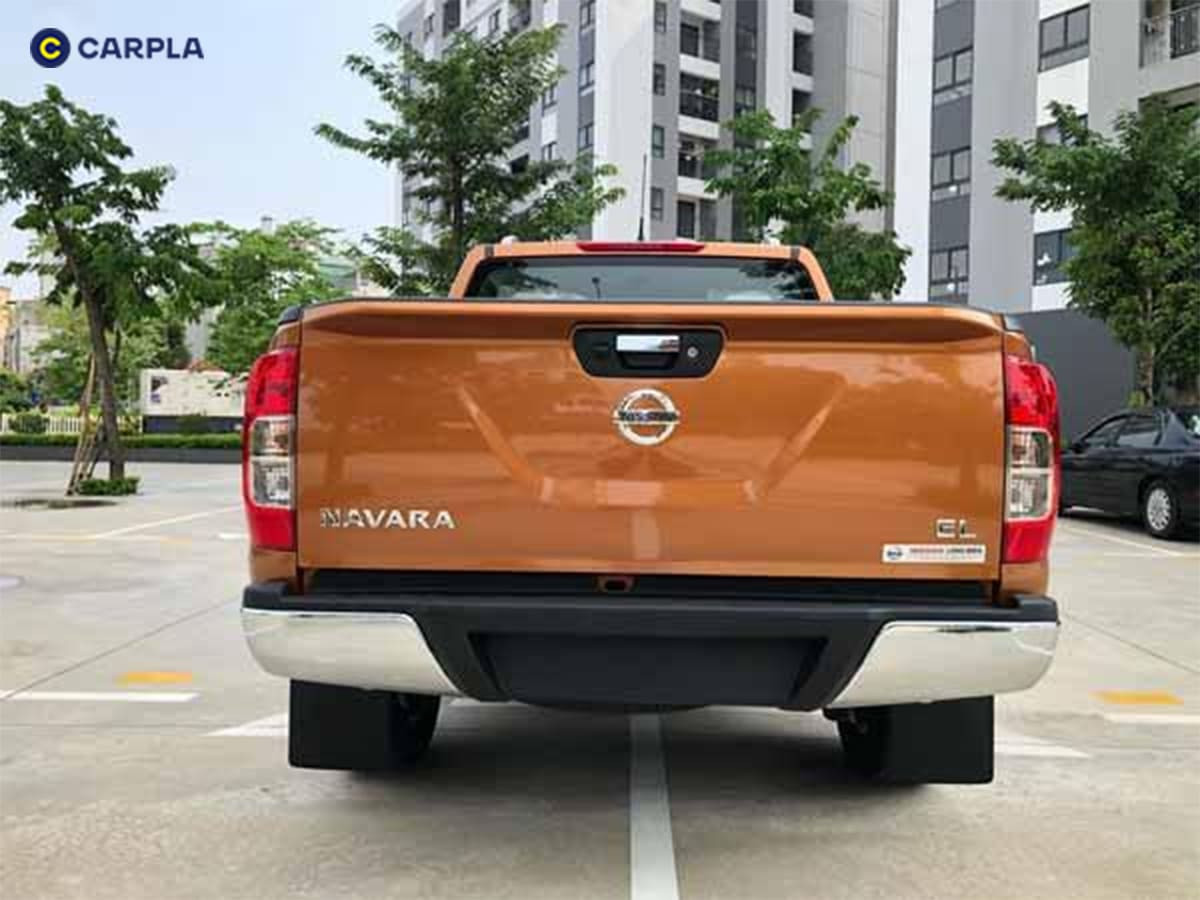 Nissan Navara 2020 có thiết kế phía sau cứng cáp