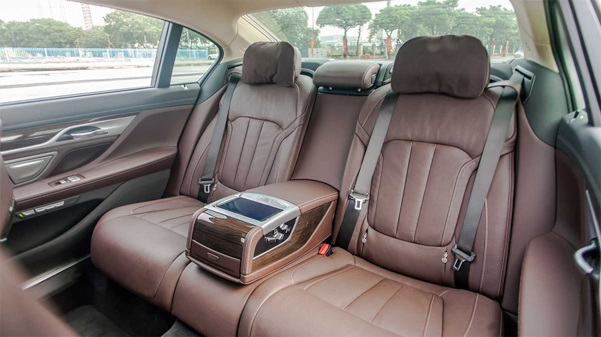 Nội thất BMW 730Li rộng rãi và tiện nghi