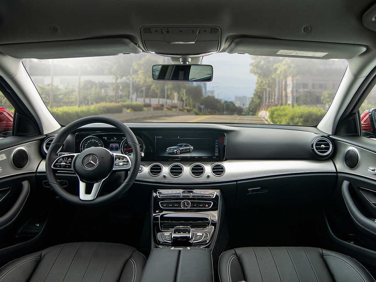 Nội thất E180 mang đậm phong cách thiết kế Mercedes S-Class, sang trọng