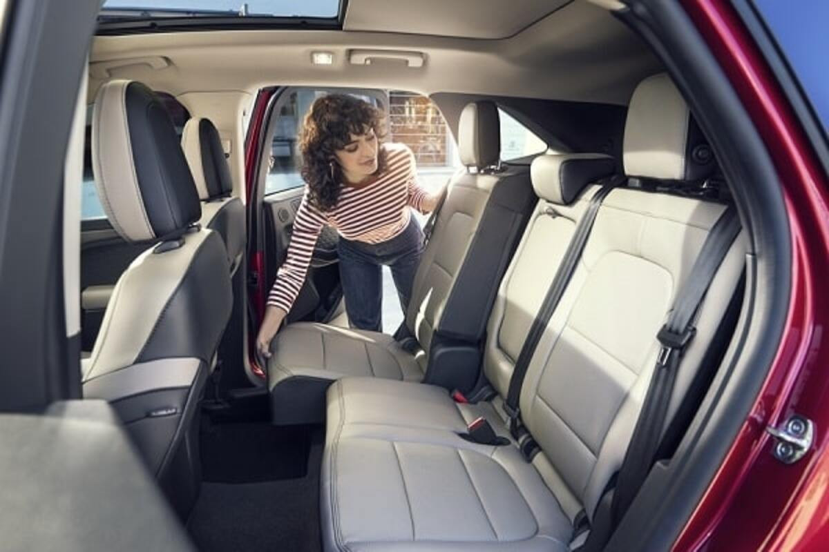 Nội thất Ford Escape 2021 với màn hình cảm ứng trung tâm dạng tablet