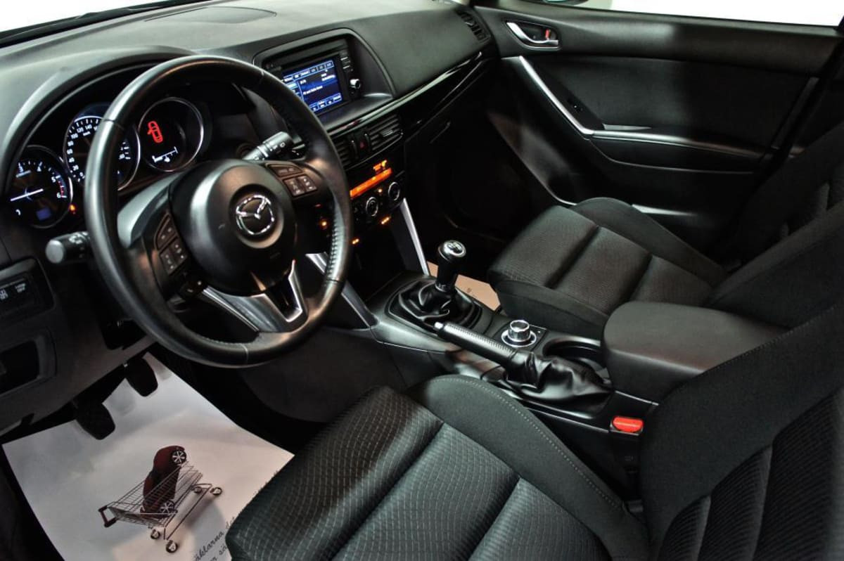 Nội thất ghế hàng trước Mazda CX-5 2020