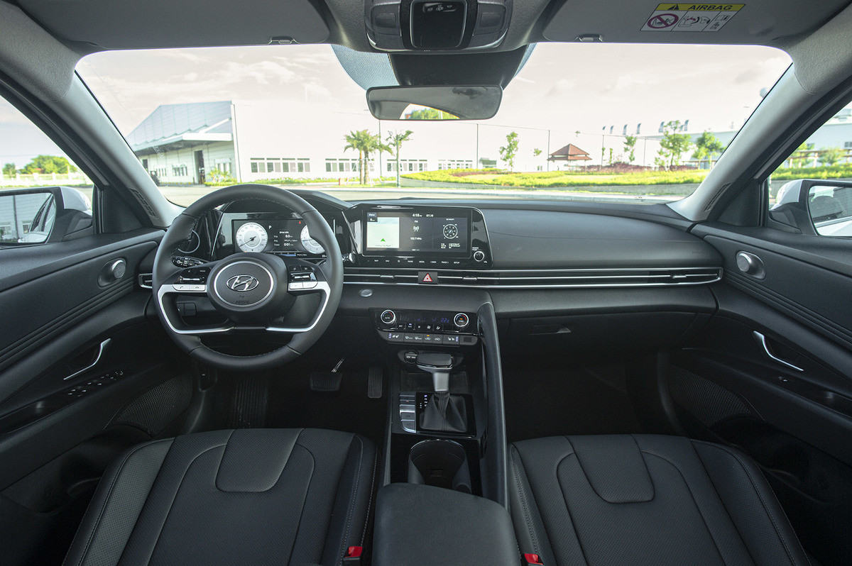 Nội thất Hyundai Elantra 2023