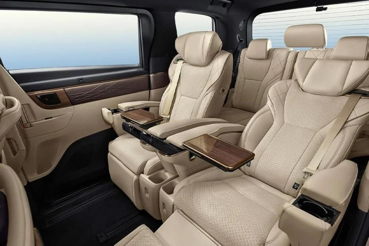 Nội thất khoang hành khách Toyota Alphard 2025