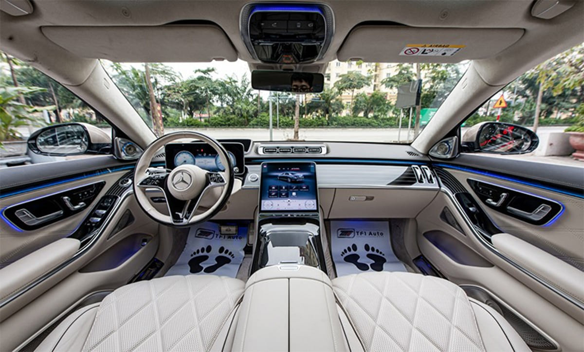 Nội thất Maybach S680 tiện nghi, sang trọng