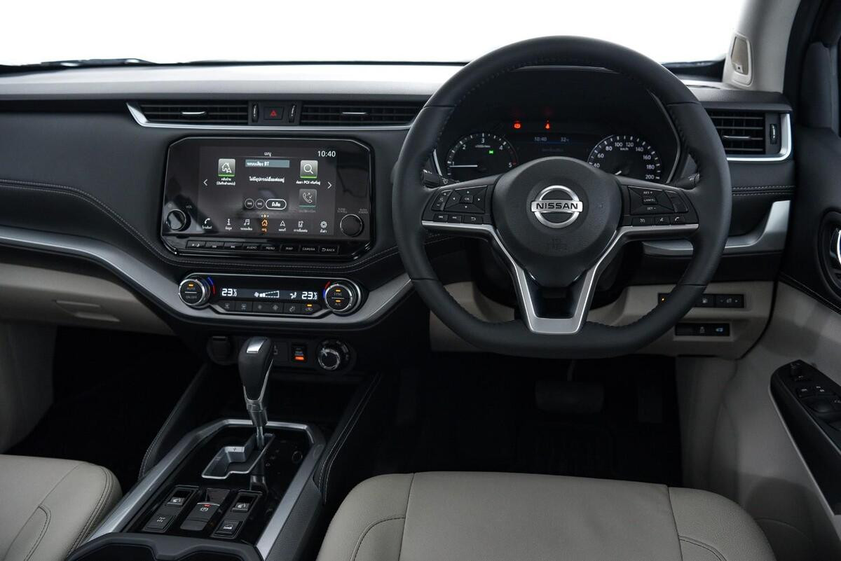 Nội thất Nissan Terra 2021