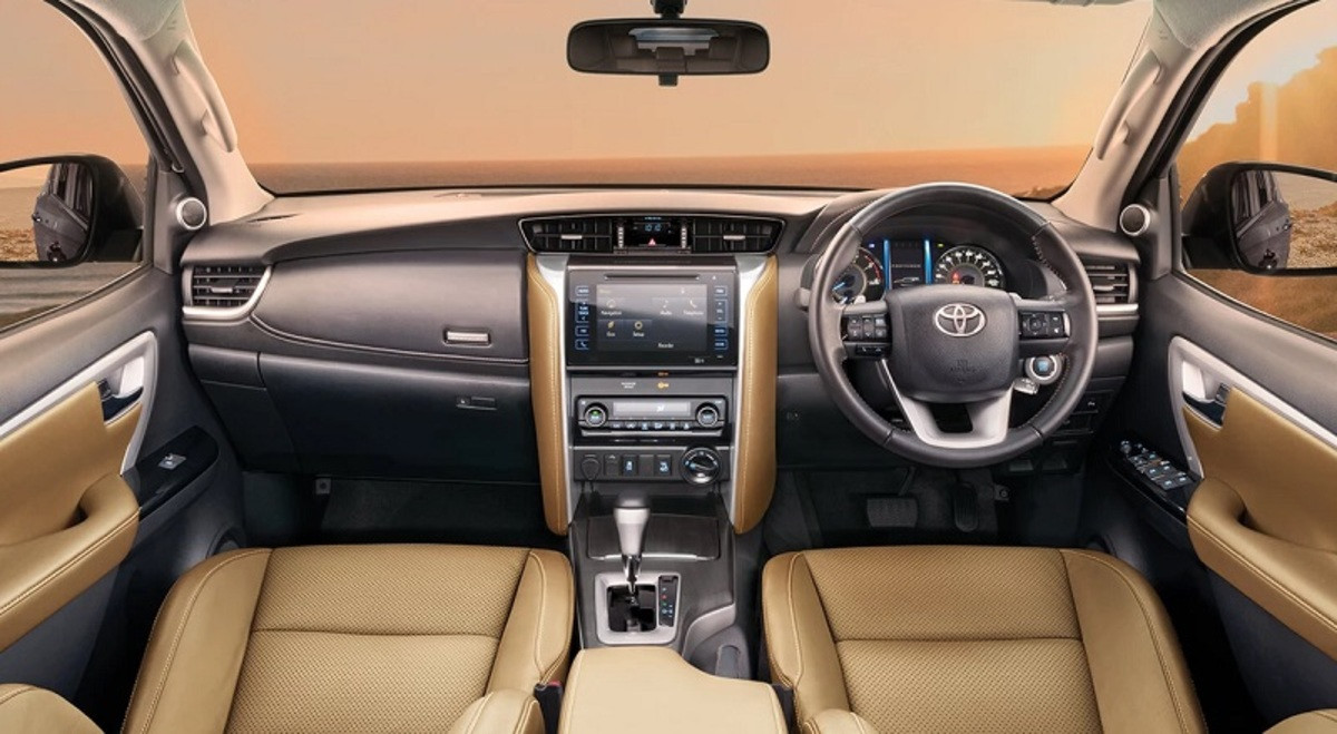 Nội thất Toyota Fortuner Legender 2021