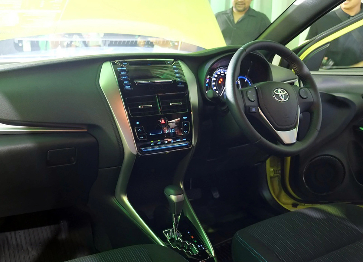 Nội thất Toyota Yaris 2018