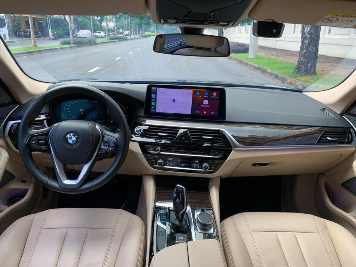 Nội thất xe BMW 520i