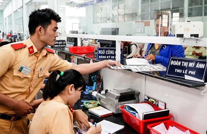 Nộp lại biển số xe