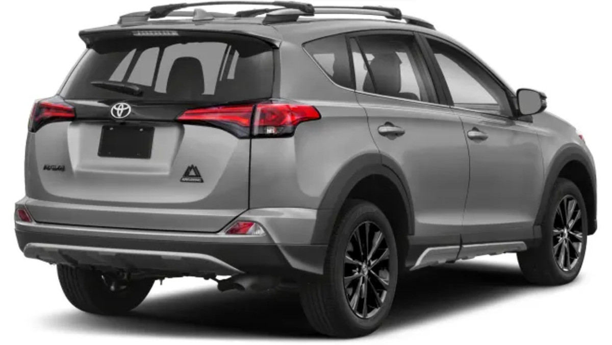 Phần đuôi xe của Toyota Rav4 2018 được thiết kế đơn giản