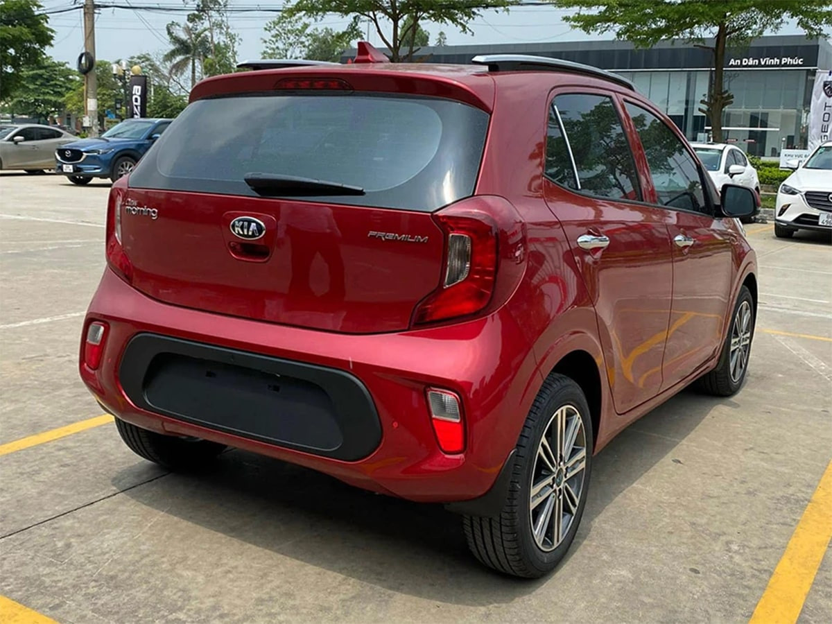 Phần đuôi xe KIA Morning AT Premium 2023