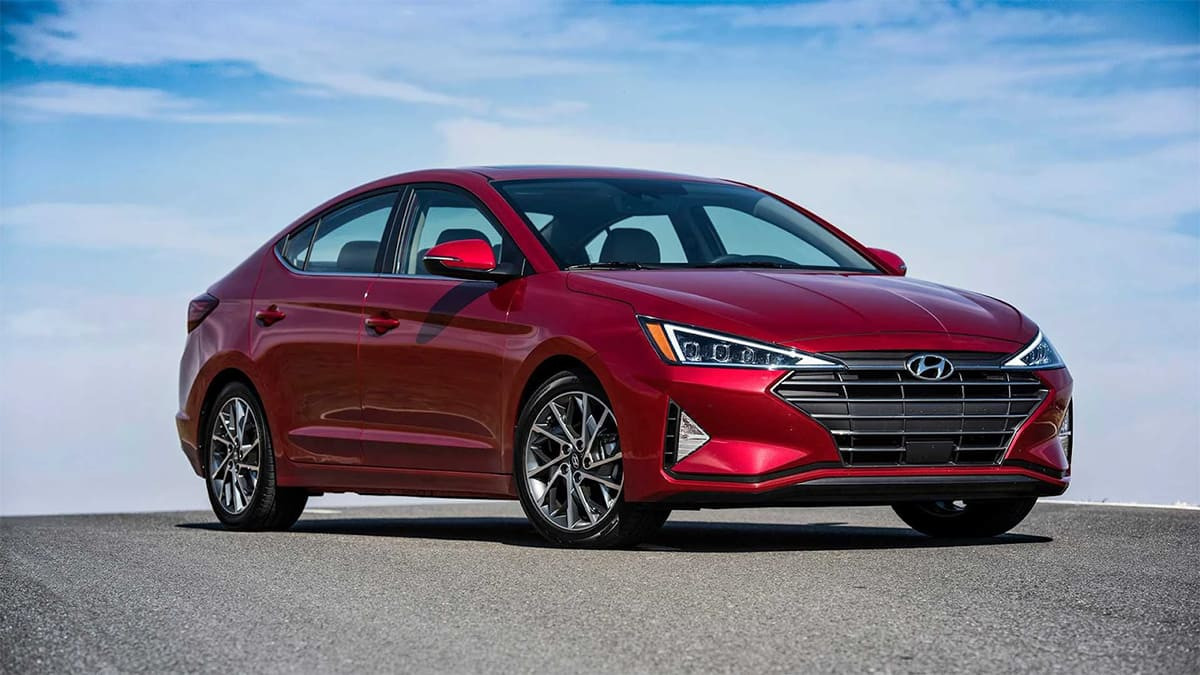 So sánh giá xe Hyundai Elantra 2019 và Kia Cerato 2019