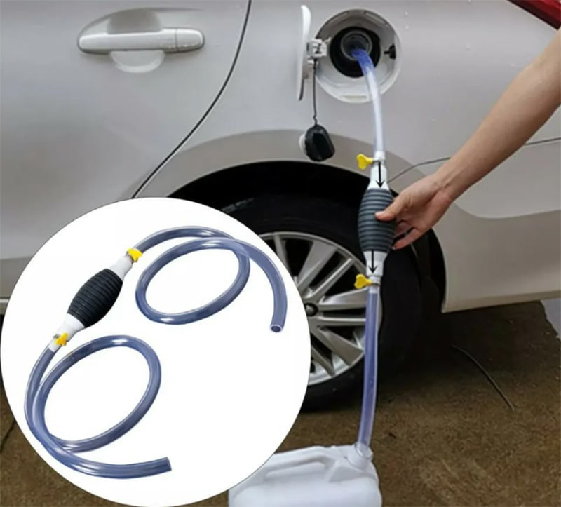 Sử dụng máy hút xăng chuyên dụng cho ô tô